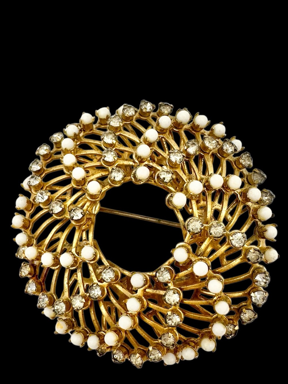 Hattie Carnegie Signed Vintage Gold Tone Wreath Brooch